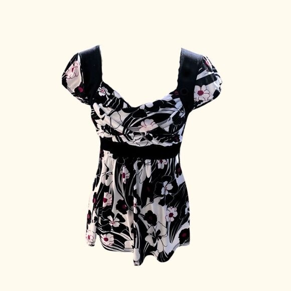 hot tempered Tops - Hot Tempered Women's Black and White Floral Babydoll Top Size S